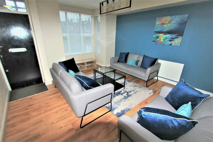 6 Bedroom House To Rent In Stanmore Place, Leeds, LS4