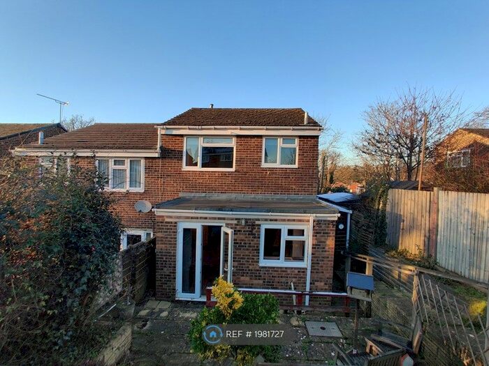 3 Bedroom Semi-Detached House To Rent In Woodside Road, North Baddesley, Southampton, SO52