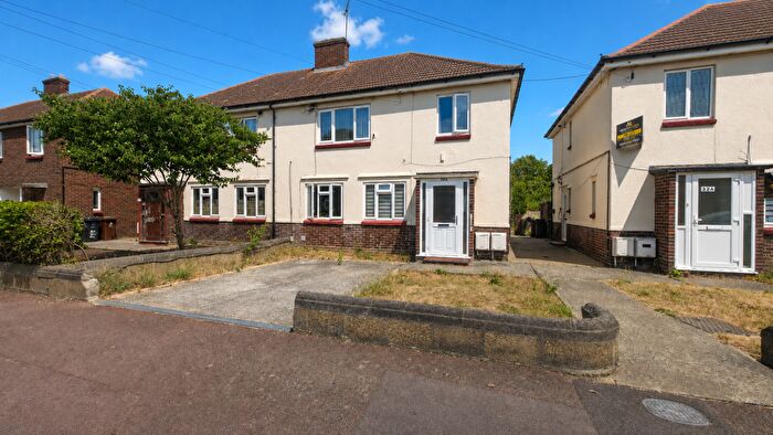 2 Bedroom Flat For Sale In Hooks Hall Drive, Dagenham, RM10