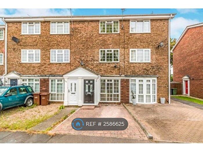 4 Bedroom Terraced House To Rent In Warlingham Close, Rainham, Gillingham, ME8