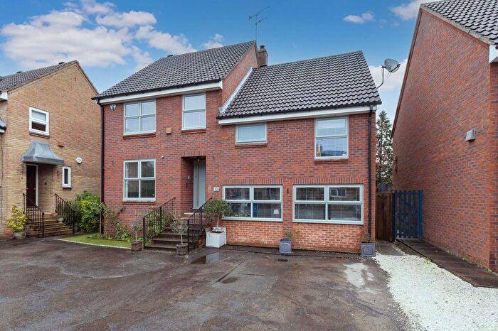 6 Bedroom Detached House For Sale In Horseguards Drive, Berkshire, Maidenhead, SL6