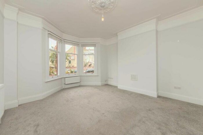 1 Bedroom Flat To Rent In Radbourne Road, Balham, SW12