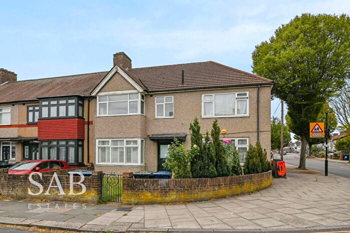 1 Bedroom Flat For Sale In Kings Avenue, Greenford, UB6