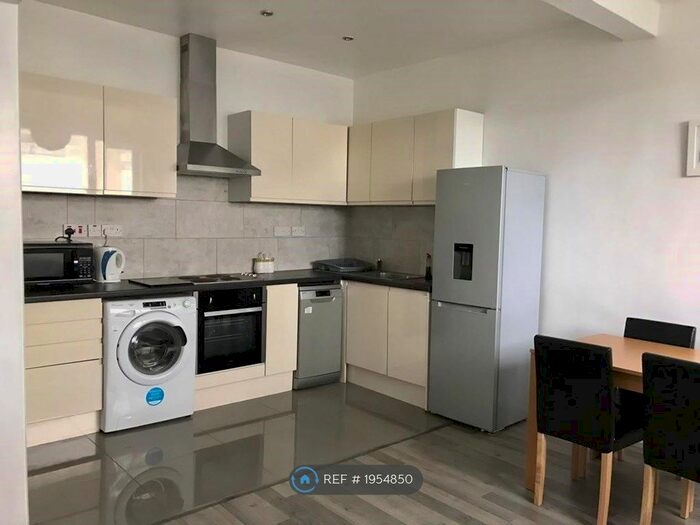 4 Bedroom Flat To Rent In Southwark Park Road, London, SE16