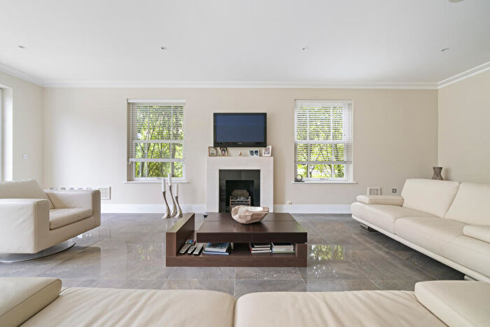 5 Bedroom Detached House To Rent In Gainsborough Place, Cobham, Surrey, KT11
