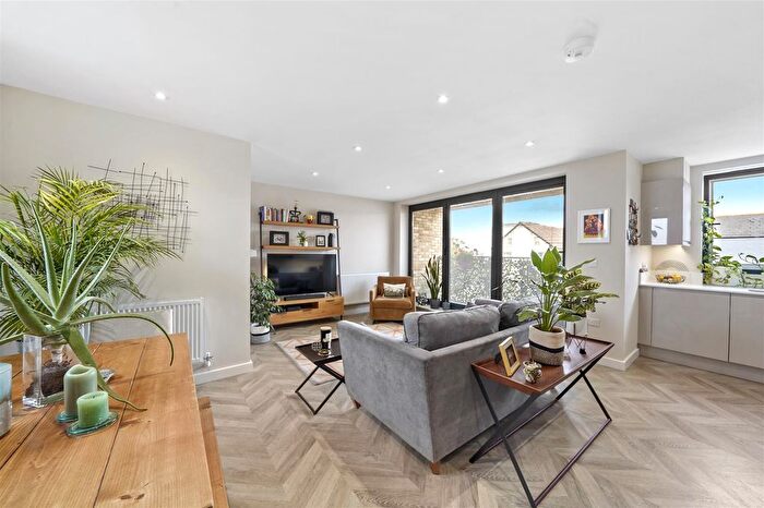 1 Bedroom Flat To Rent In Holmesdale Road, London, SE25