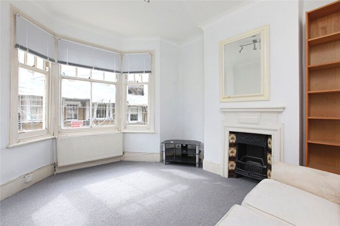 2 Bedroom Flat To Rent In Denton Street, Wandsworth, SW18