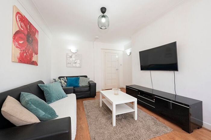 3 Bedroom Flat To Rent In Edgware Road, London, W2