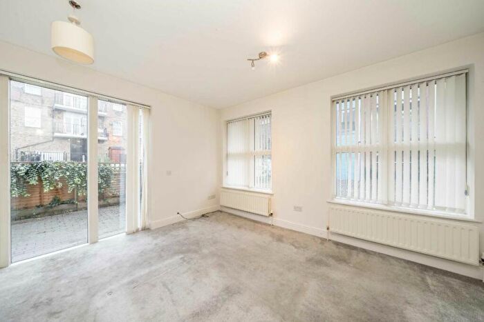 2 Bedroom Flat To Rent In Alberta Street, Kennington, SE17