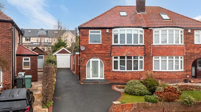 4 Bedroom Semi Detached House For Sale In Mount Rise, Alwoodley, LS17