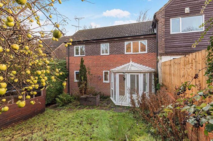 3 Bedroom Semi-Detached House For Sale In Conifer Rise, Banbury, OX16