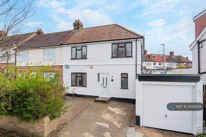 3 Bedroom Semi-Detached House To Rent In Sturgess Avenue, London, NW4