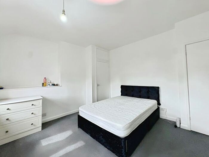 3 Bedroom Semi-Detached House To Rent In The Wayne Way, Leicester, LE5