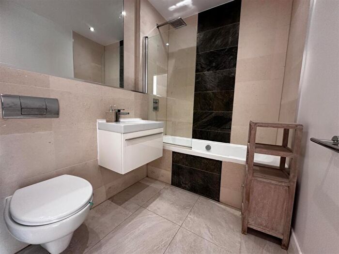 2 Bedroom Apartment To Rent In Mount Stuart Square, Cardiff, CF10
