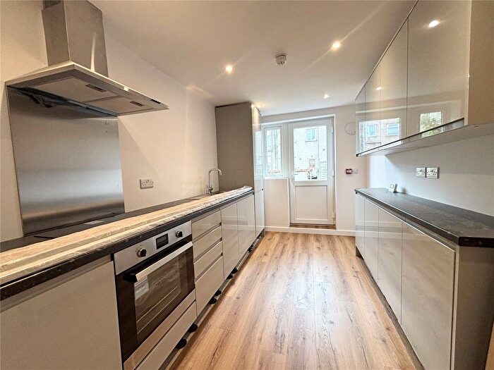 2 Bedroom Flat To Rent In Campbell Street, Bristol, Somerset, BS2