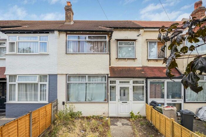 3 Bedroom Terraced House To Rent In Sherwood Avenue, London, SW16