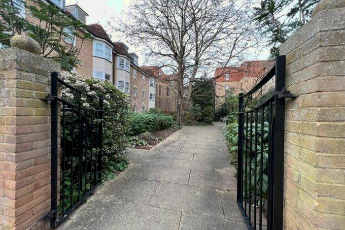 1 Bedroom Flat To Rent In Cathedral Walk, Chelmsford, CM1