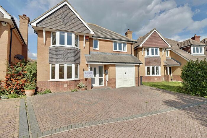 4 Bedroom Detached House To Rent In Longdon Drive, Lee-On-The-Solent, PO13