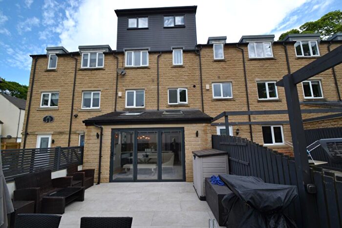 5 Bedroom Terraced House For Sale In Lodge Road, Thackley, BD10