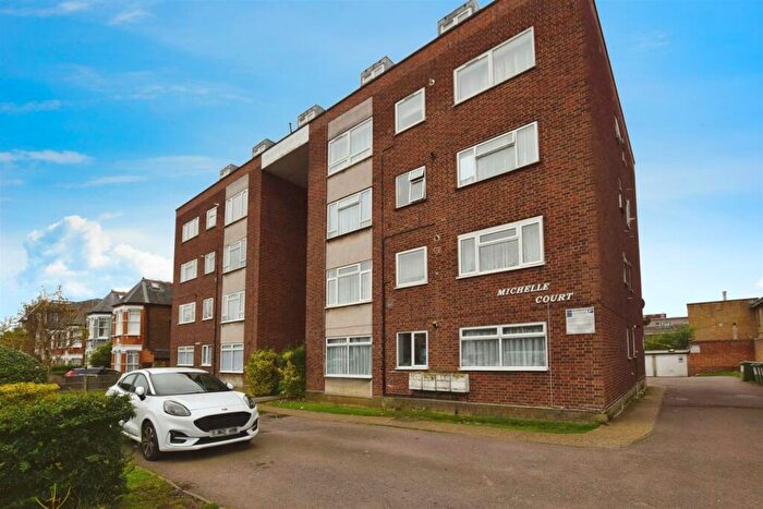 1 Bedroom Flat To Rent In Torrington Park, London, N12