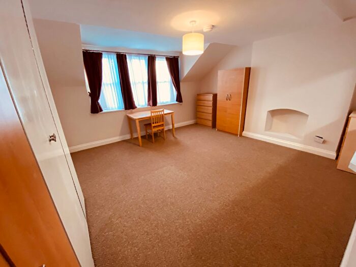 1 Bedroom Flat To Rent In Queens Avenue, London, N10