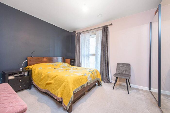 2 Bedroom Flat To Rent In Moorhen Drive, Hendon, London, NW9