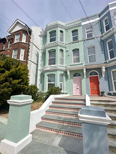 2 Bedroom Flat For Sale In Priory Avenue, Hastings, TN34