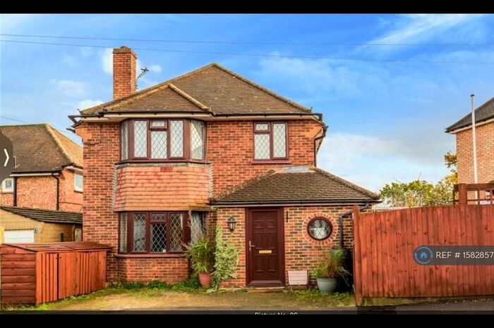 4 Bedroom Detached House To Rent In Waltham Ave, Guildford, GU2