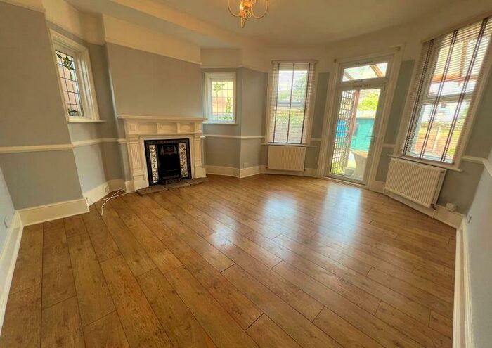 1 Bedroom Flat To Rent In Lichfield Grove, Finchley, N3