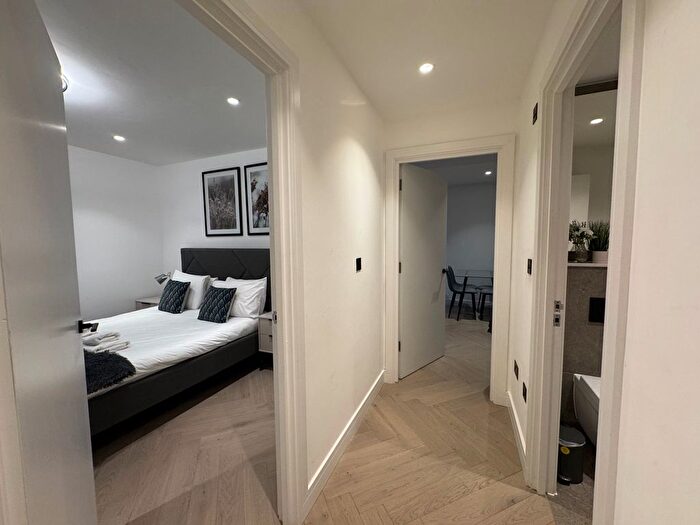 2 Bedroom Flat To Rent In Durnsford Road, London, SW19