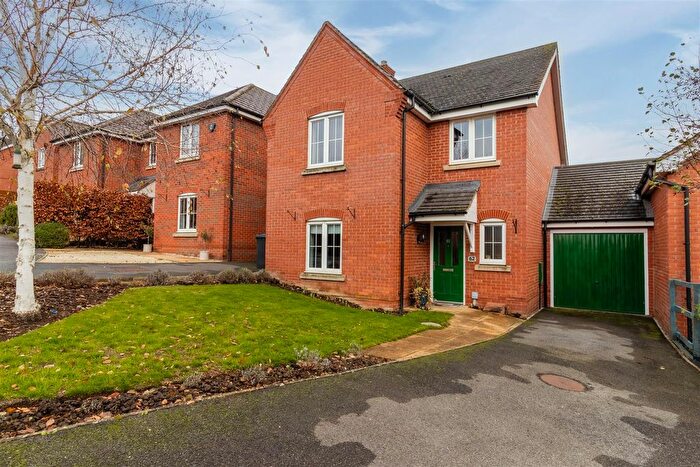 4 Bedroom Link Detached House For Sale In Manders Croft, Southam, CV47
