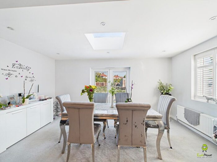 3 Bedroom End Of Terrace House For Sale In Old Farm Avenue, Sidcup, DA15