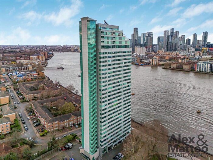 2 Bedroom Flat For Sale In Aragon Tower, Deptford, SE8