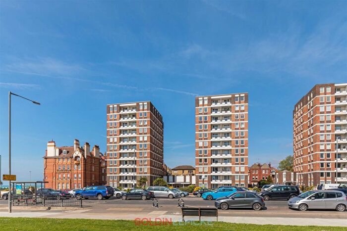 3 Bedroom Flat To Rent In Grand Avenue, Hove, BN3