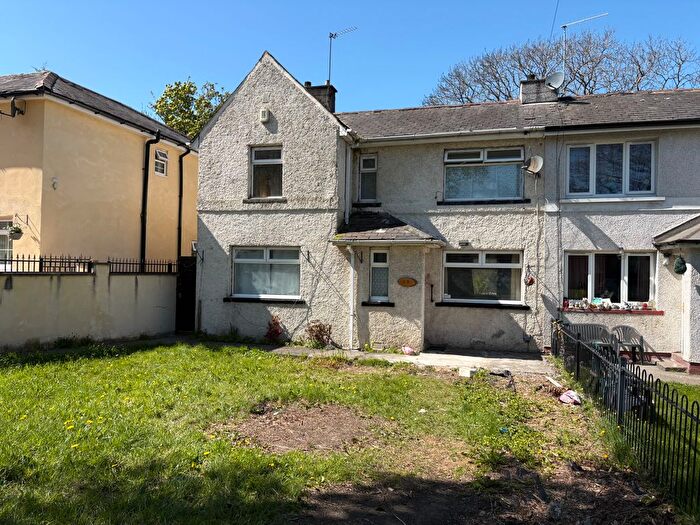 3 Bedroom Semi-Detached House To Rent In Scholemoor Avenue, Bradford, BD7