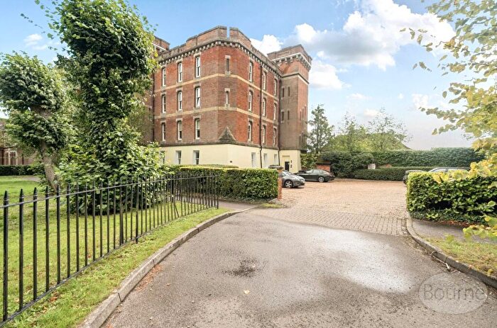 2 Bedroom Apartment For Sale In Cardwells Keep, Guildford, Surrey, GU2