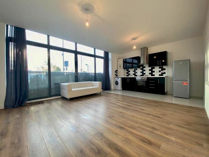 2 Bedroom Flat To Rent In Caxton Road, London, SW19