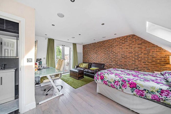 7 Bedroom Detached House For Sale In Greenfield Gardens, Cricklewood, London, NW2