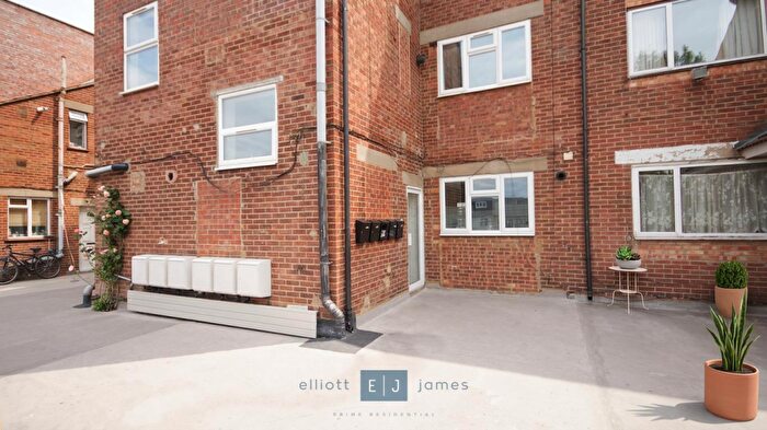 2 Bedroom Apartment To Rent In High Street, Barkingside, Ilford, IG6