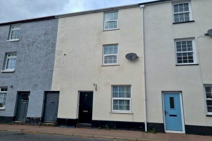 2 Bedroom Property To Rent In New Exeter Street, Newton Abbot, TQ13