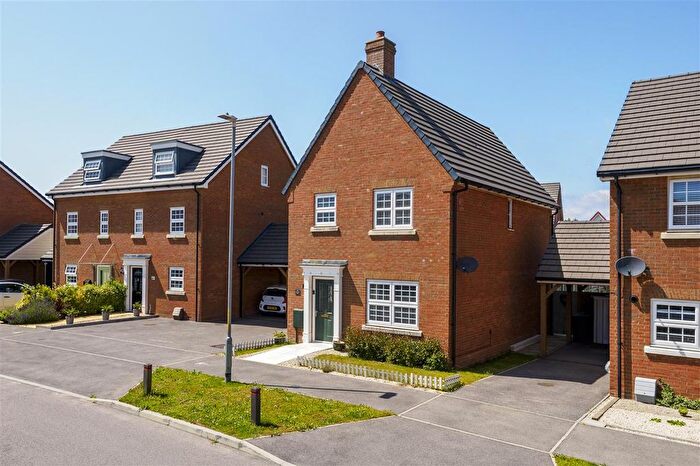 3 Bedroom Detached House For Sale In Wheatsheaf Square, Whitfield, CT16