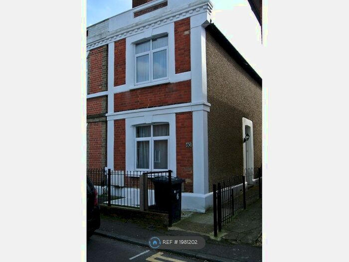 4 Bedroom Semi-Detached House To Rent In Drummond Road, Guildford, GU1