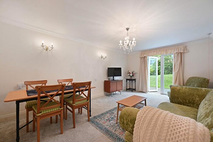 2 Bedroom Flat For Sale In Horn Lane, Acton, W3