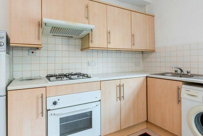 Studio To Rent In Teignmouth Road, Mapesbury, London, NW2