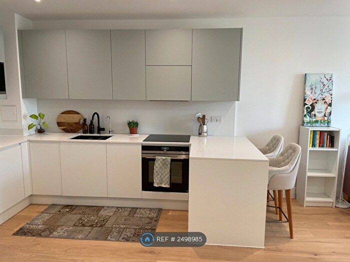 1 Bedroom Flat To Rent In Hive House, Brentford, TW8