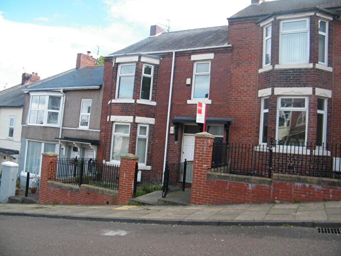 3 Bedroom Flat To Rent In Howard Street, Gateshead, NE8