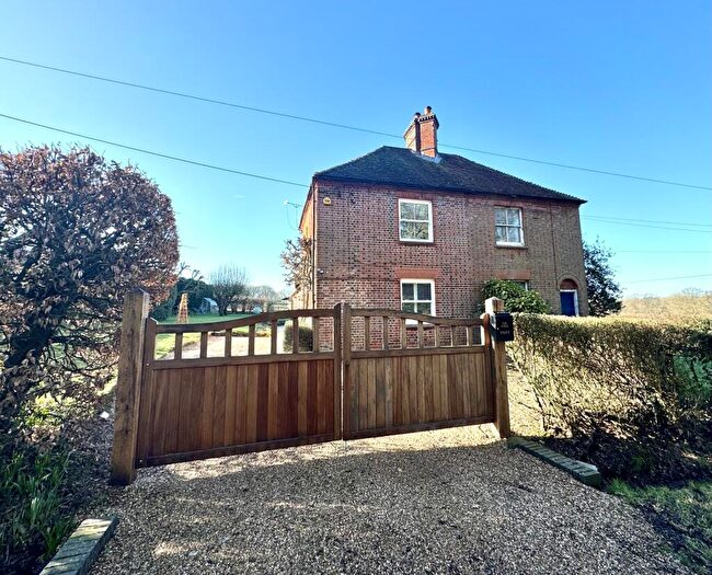 3 Bedroom Semi Detached House For Sale In Reading Road, Rotherwick, RG27