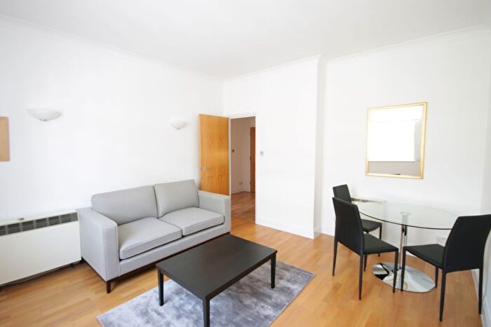 1 Bedroom Flat To Rent In South Block, Waterloo, SE1