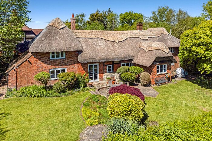 4 Bedroom Detached House For Sale In Worldham Hill, East Worldham, GU34