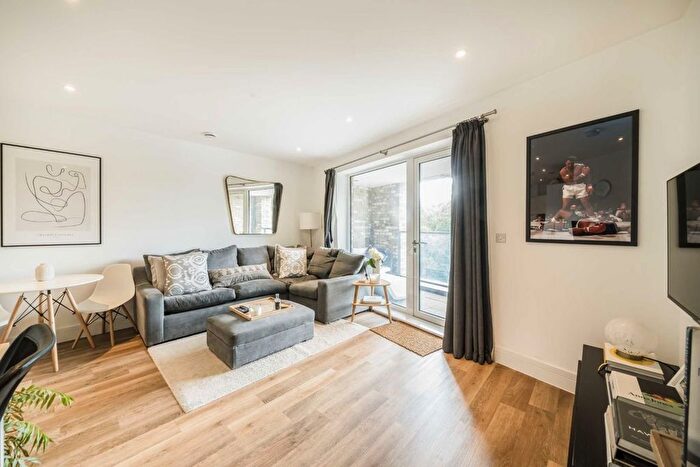 1 Bedroom Flat For Sale In Greenside Road, London, W12